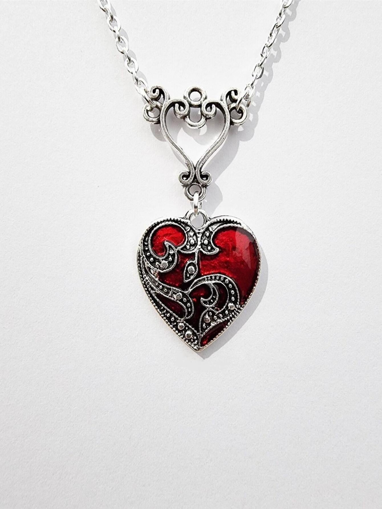 Personalized Victorian Heart-shaped Necklace