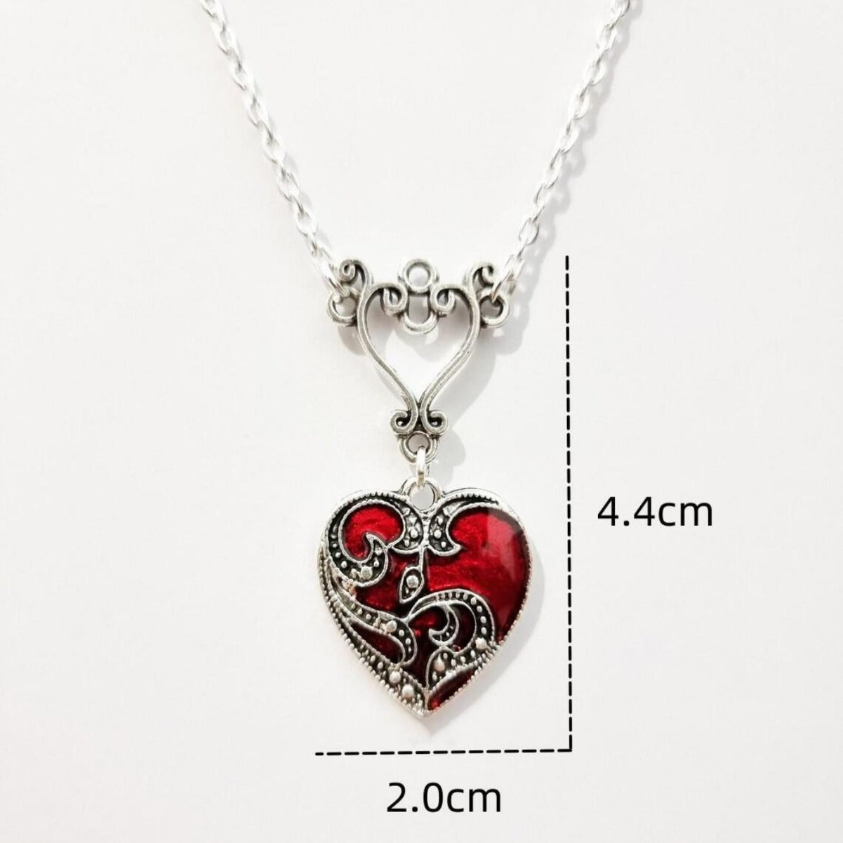 Personalized Victorian Heart-shaped Necklace
