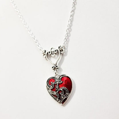 Personalized Victorian Heart-shaped Necklace
